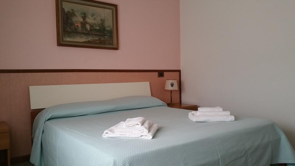 Hotel Redi Montecatini Terme Kamer foto